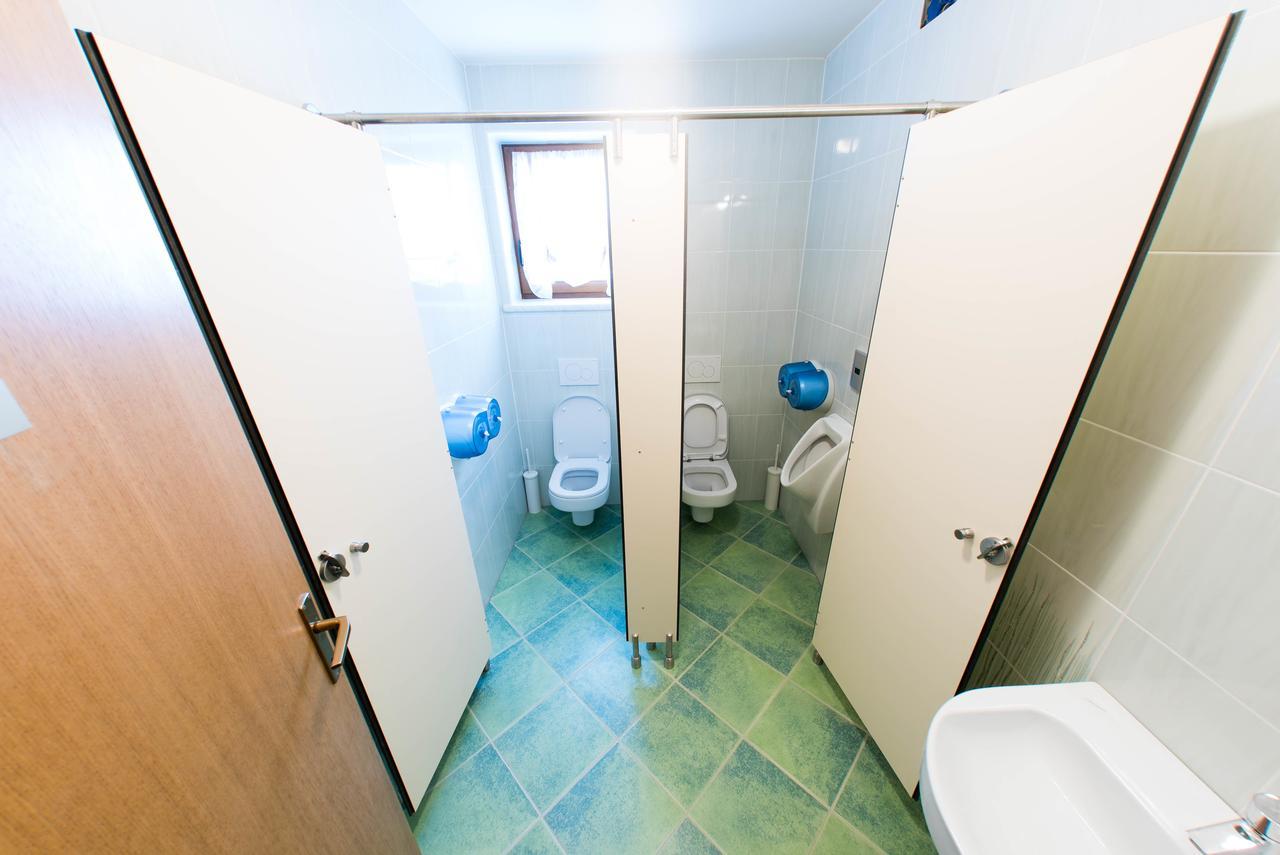 Hostel Hisa Na Travniku Dob Esterno foto